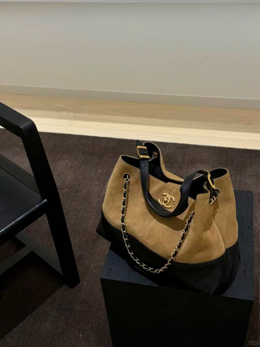 Classic CHANEL Bag: A Stylish and Versatile Choice for Elegance
